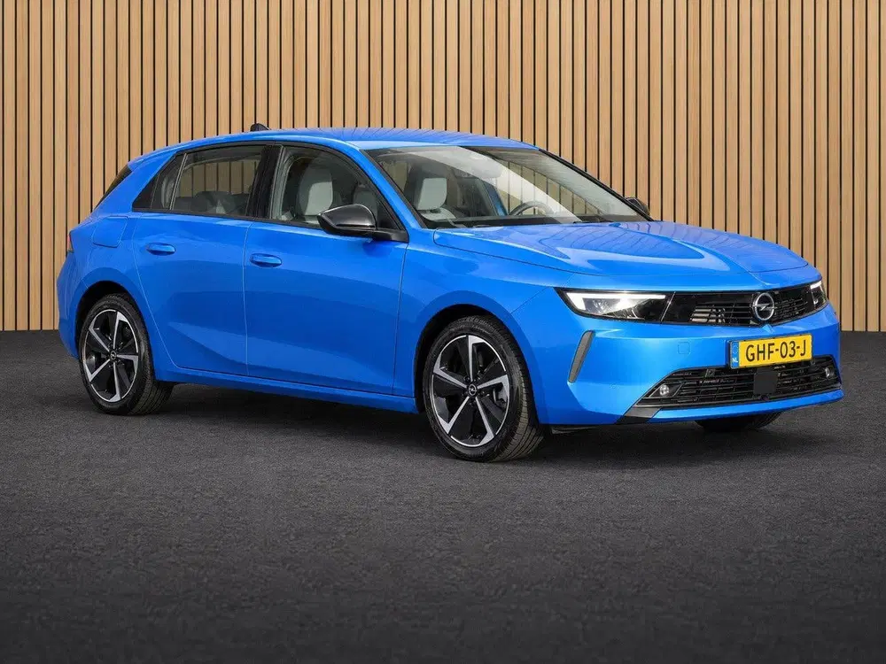 Opel Astra 1.6 Hybrid Elegance uit 2024