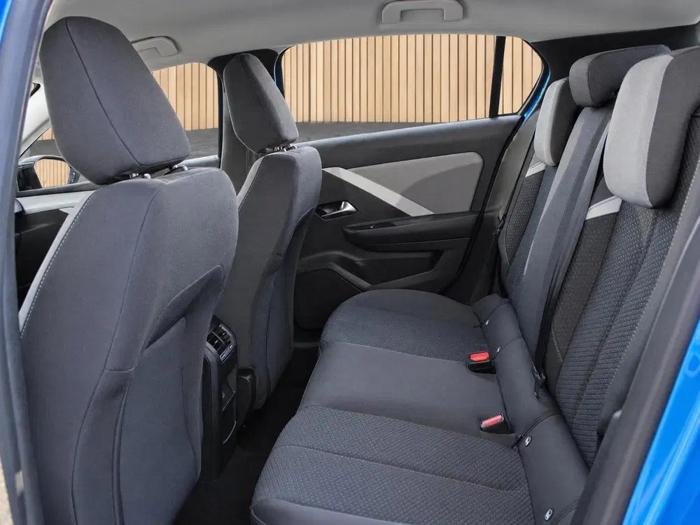 Opel Astra 1.6 Hybrid Elegance uit 2024, foto 12