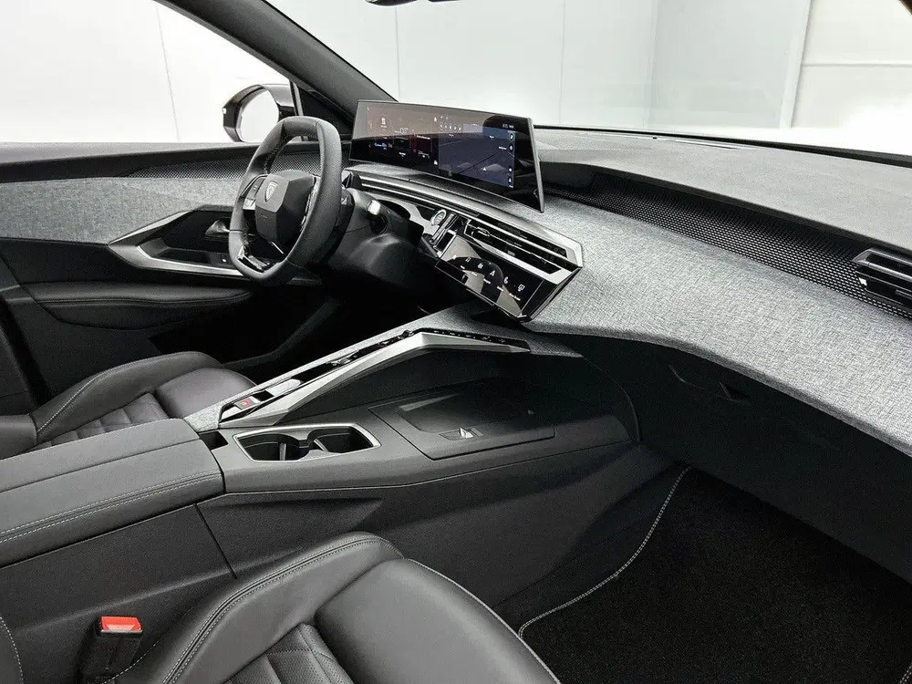 Peugeot 5008 1.6 Plug-in Hybrid 195 GT Exclusive 7p uit 2026, foto 13