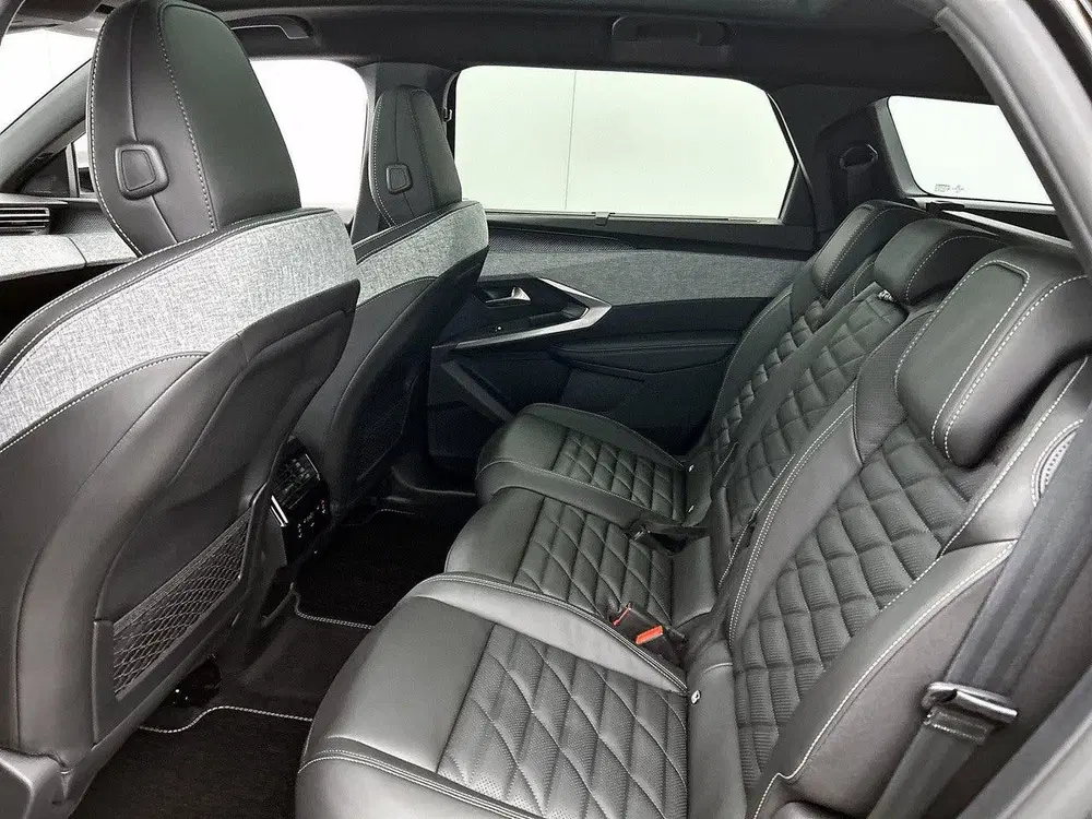 Peugeot 5008 1.6 Plug-in Hybrid 195 GT Exclusive 7p uit 2026, foto 14