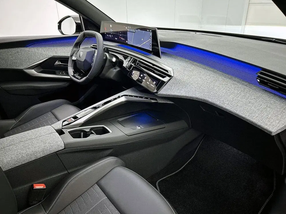 Peugeot 5008 1.6 Plug-in Hybrid 225 GT 7p uit 2026, foto 13