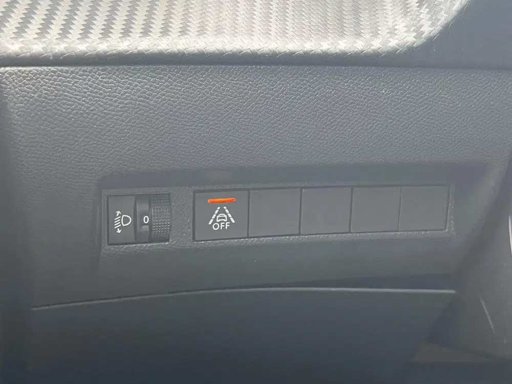 Peugeot 208 1.2 PureTech 100 Allure uit 2021, foto 13