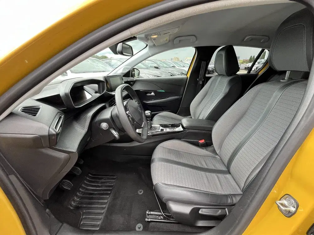 Peugeot 208 1.2 PureTech 100 Allure uit 2021, foto 8
