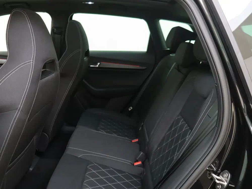 Skoda Karoq 1.5 TSI ACT Sportline Business OPEN PANORA uit 2024, foto 10