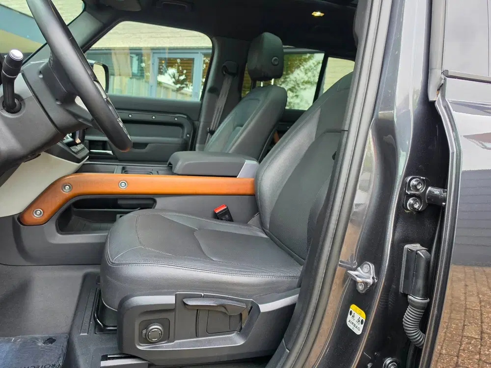 Land Rover Defender 2.0 P400e 110 SE uit 2023, foto 10