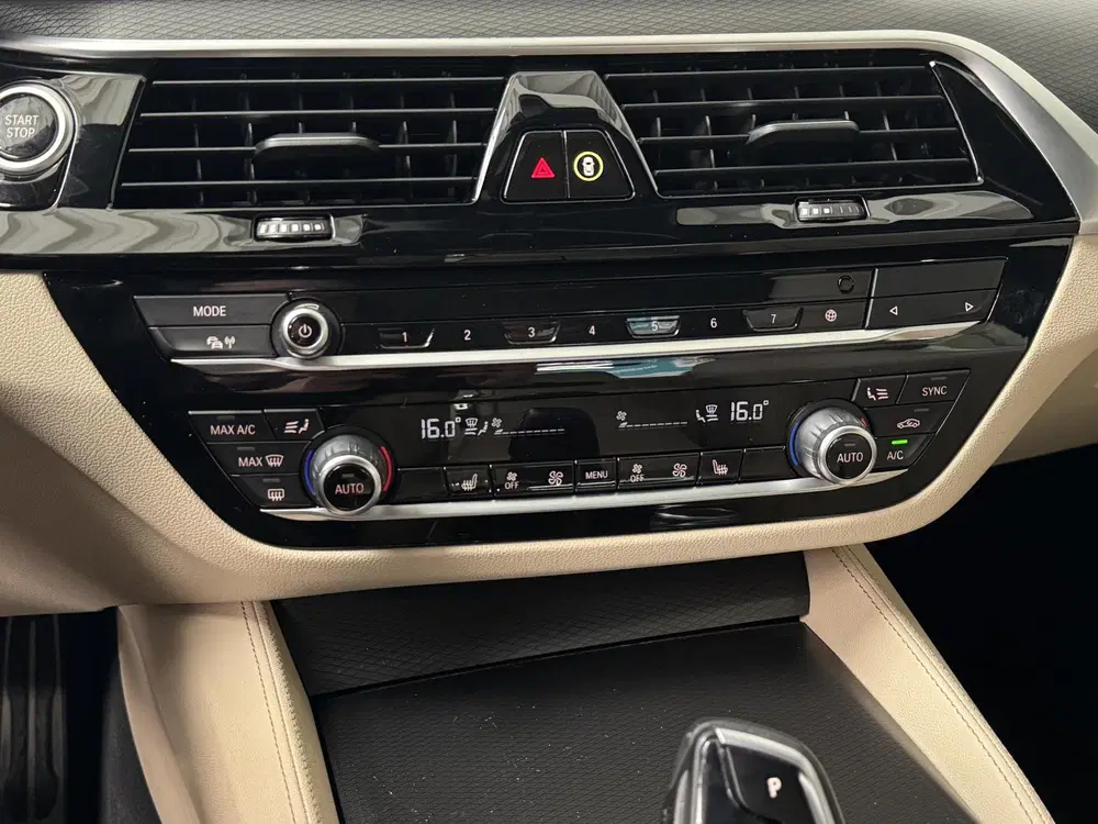 BMW 5-serie 545e xDrive High Executive uit 2021, foto 13