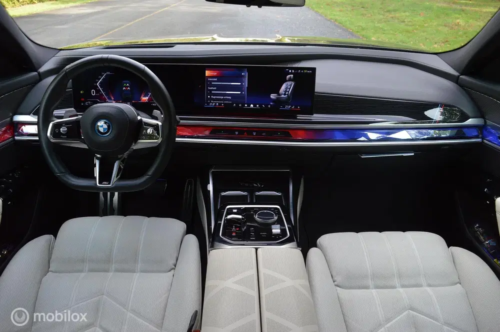 BMW 7-serie 750e Individual uit 2023, foto 10