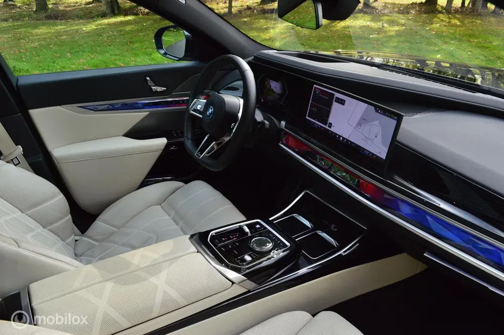 BMW 7-serie 750e Individual uit 2023, foto 11