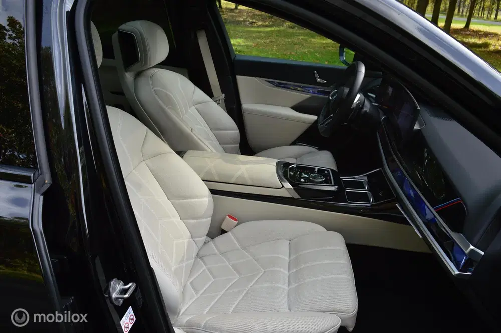 BMW 7-serie 750e Individual uit 2023, foto 12