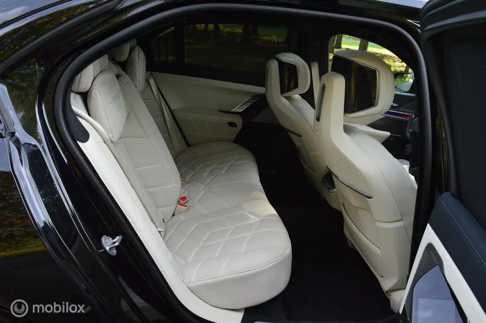 BMW 7-serie 750e Individual uit 2023, foto 13