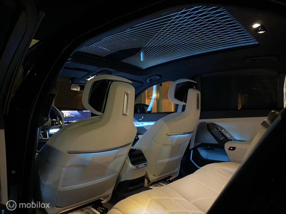 BMW 7-serie 750e Individual uit 2023, foto 15