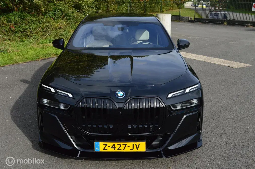 BMW 7-serie 750e Individual uit 2023, foto 2
