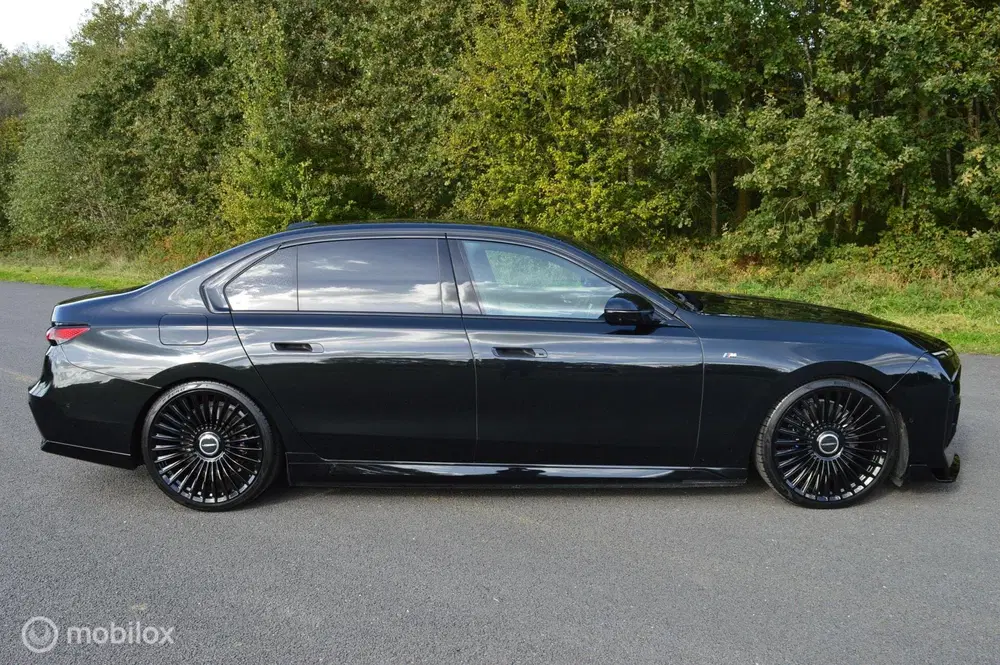 BMW 7-serie 750e Individual uit 2023, foto 4