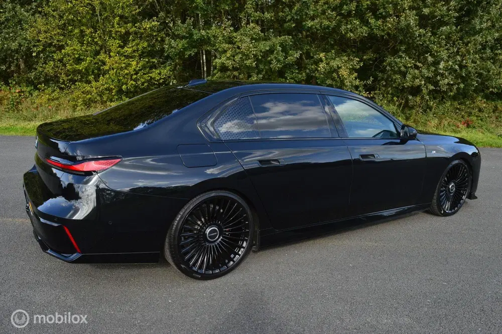 BMW 7-serie 750e Individual uit 2023, foto 5