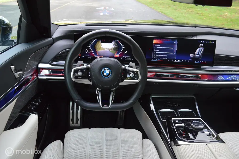 BMW 7-serie 750e Individual uit 2023, foto 9