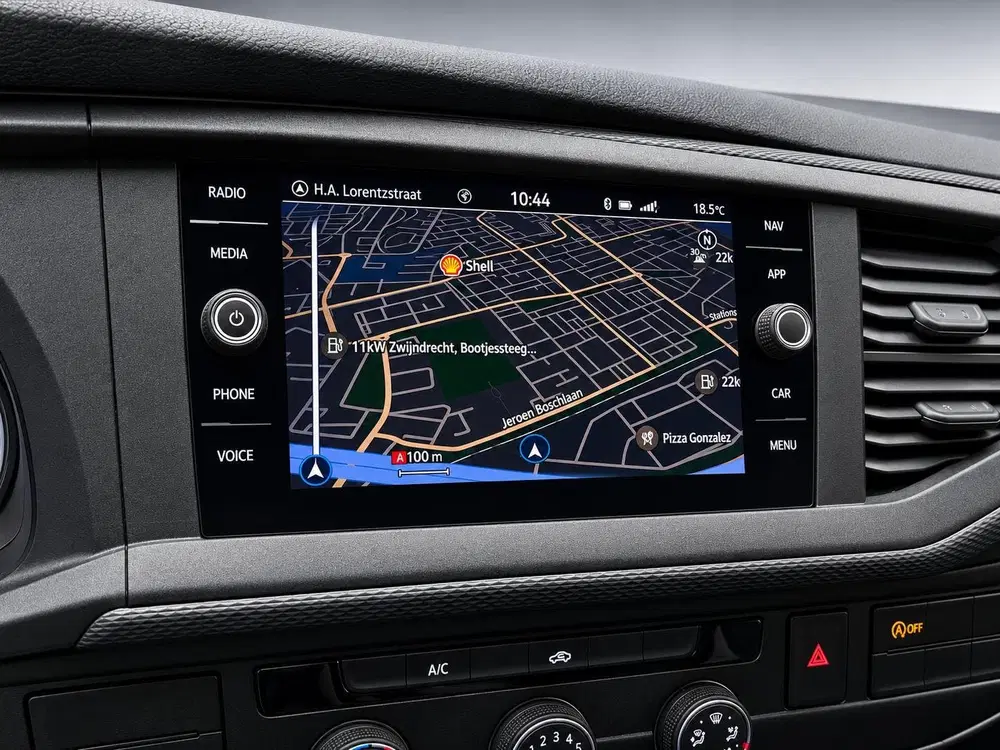 Volkswagen Transporter 2.0 TDI L2H1 30 DC Highline uit 2020, foto 13