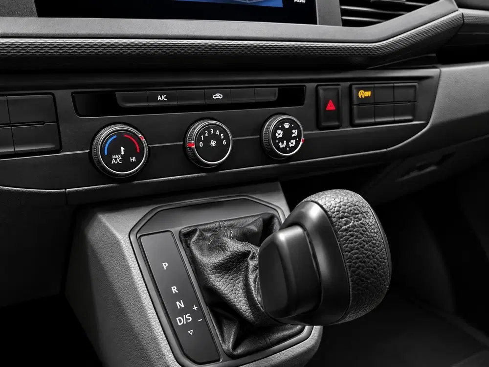 Volkswagen Transporter 2.0 TDI L2H1 30 DC Highline uit 2020, foto 14