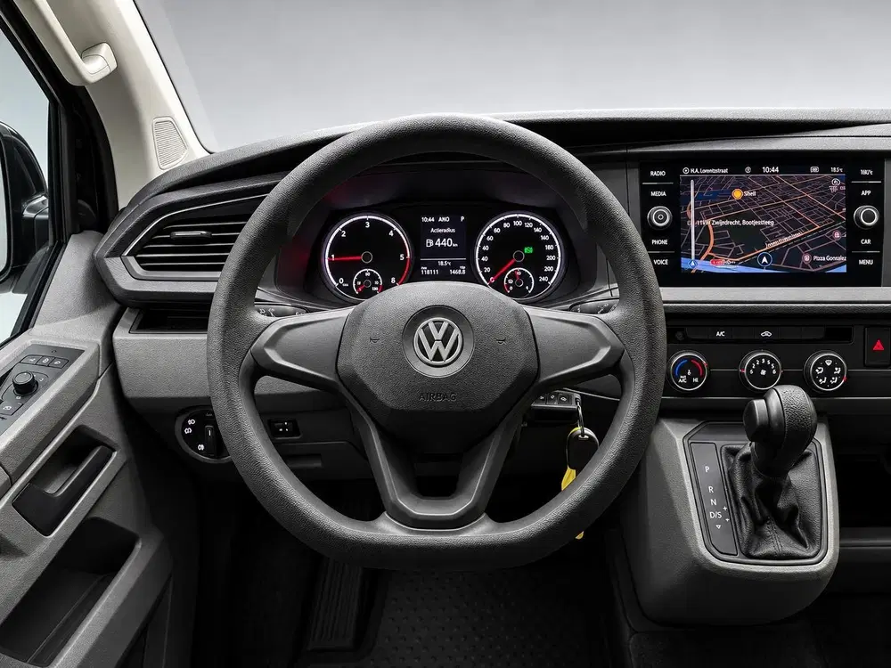Volkswagen Transporter 2.0 TDI L2H1 30 DC Highline uit 2020, foto 6
