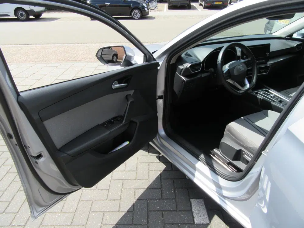 SEAT Leon 1.0 eTSI Style Business Intense uit 2022, foto 10