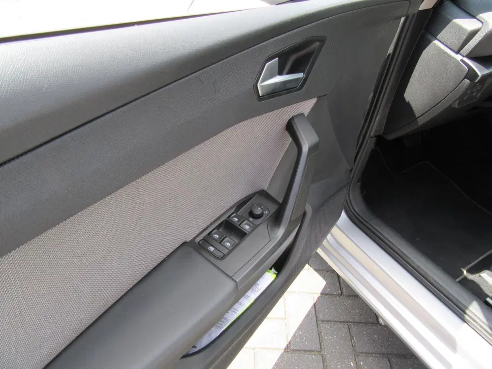 SEAT Leon 1.0 eTSI Style Business Intense uit 2022, foto 15