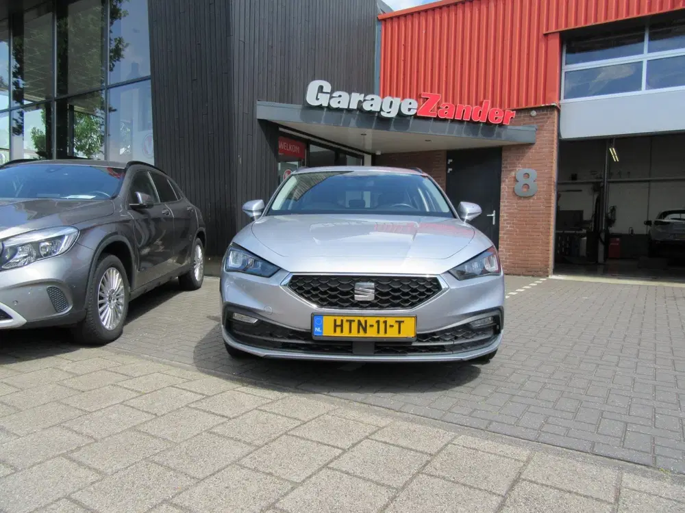 SEAT Leon 1.0 eTSI Style Business Intense uit 2022, foto 2