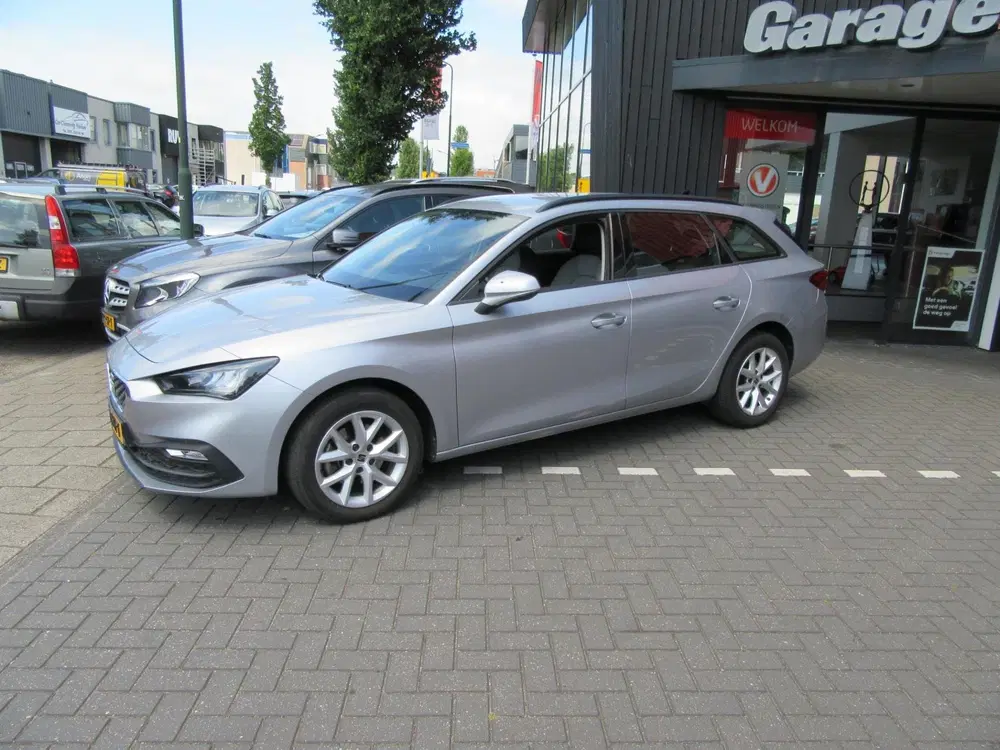 SEAT Leon 1.0 eTSI Style Business Intense uit 2022, foto 4