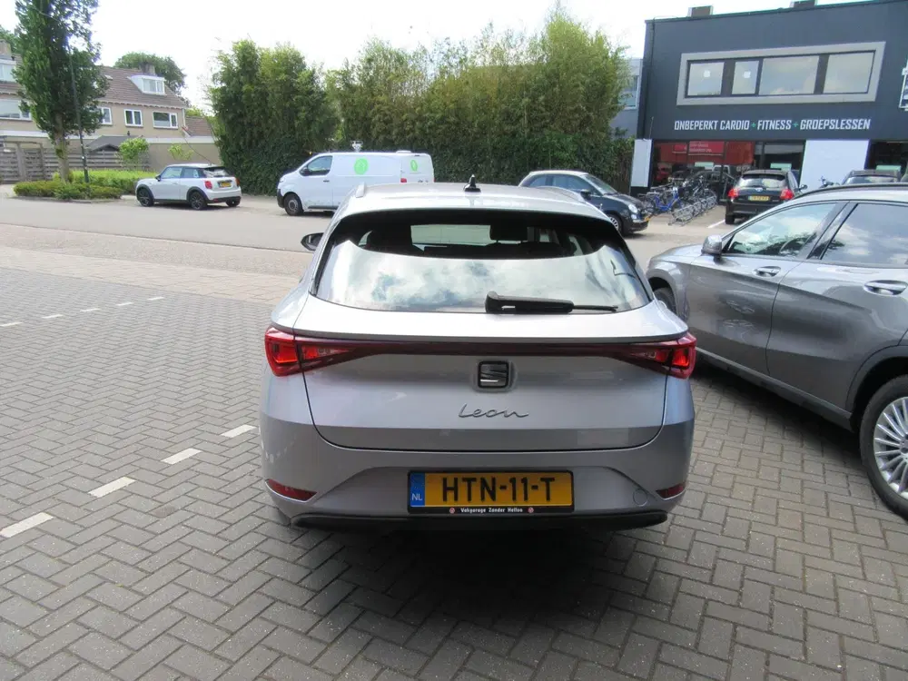 SEAT Leon 1.0 eTSI Style Business Intense uit 2022, foto 6