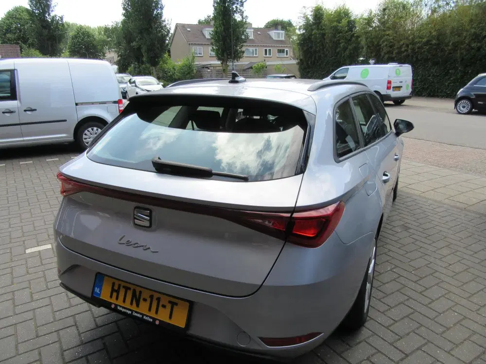 SEAT Leon 1.0 eTSI Style Business Intense uit 2022, foto 7
