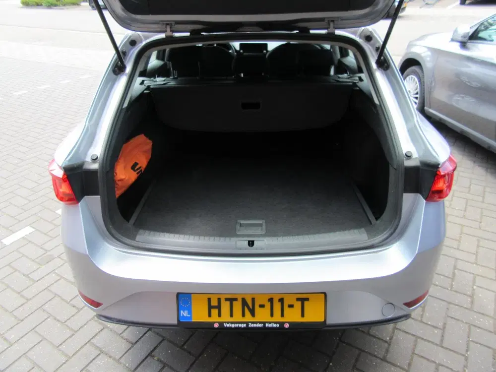 SEAT Leon 1.0 eTSI Style Business Intense uit 2022, foto 8