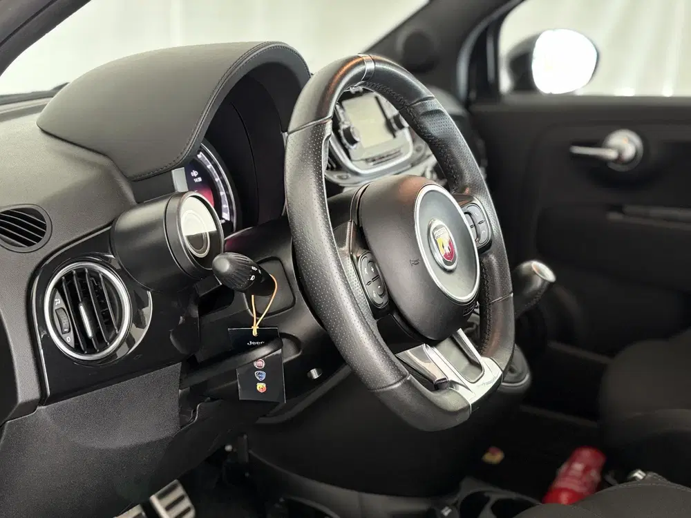 Fiat 500 1.4 T-Jet Abarth 595 70th Anniversary uit 2019, foto 13