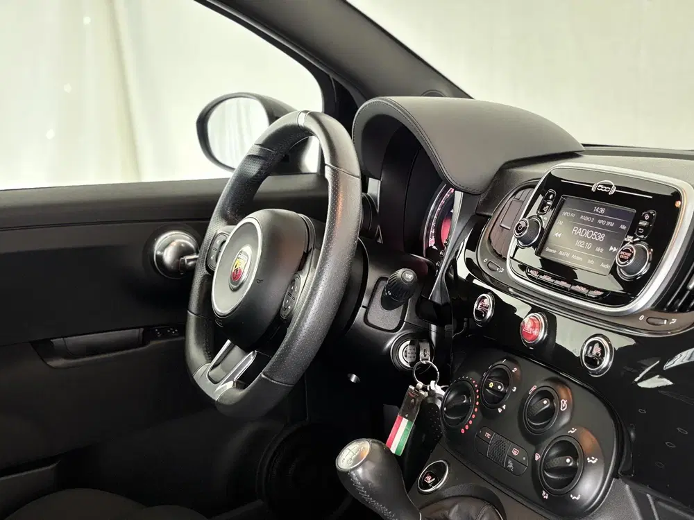 Fiat 500 1.4 T-Jet Abarth 595 70th Anniversary uit 2019, foto 3