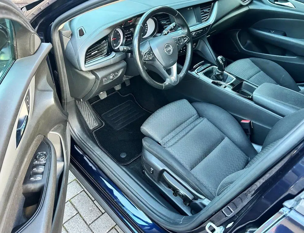 Opel Insignia 1.5 Turbo Edition uit 2019, foto 2
