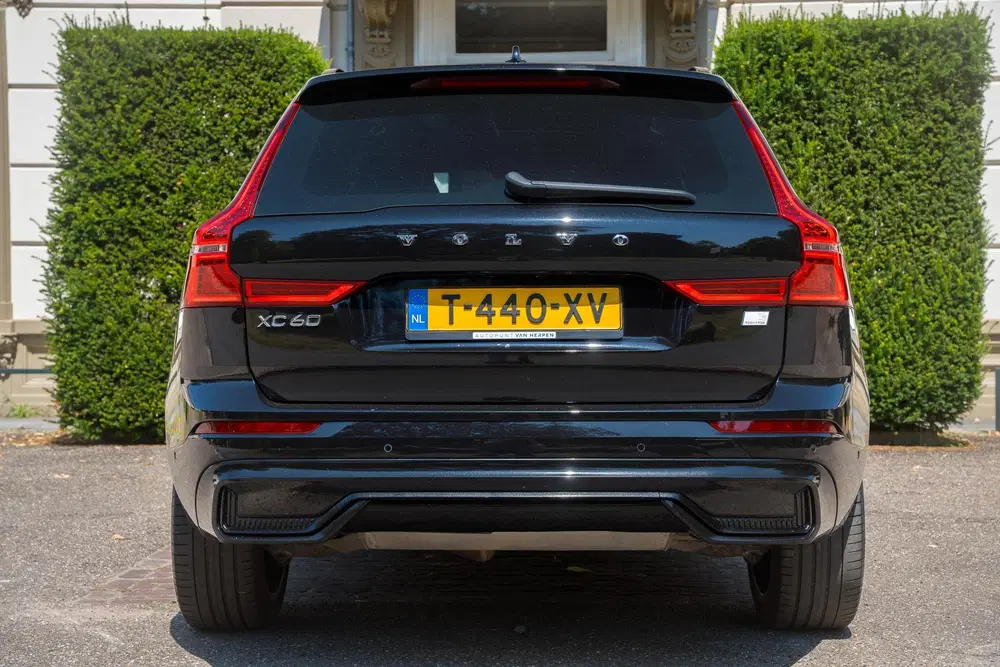 Volvo XC60 2.0 T6 Plug-in hybrid AWD Ultimate Dark TR uit 2023, foto 4