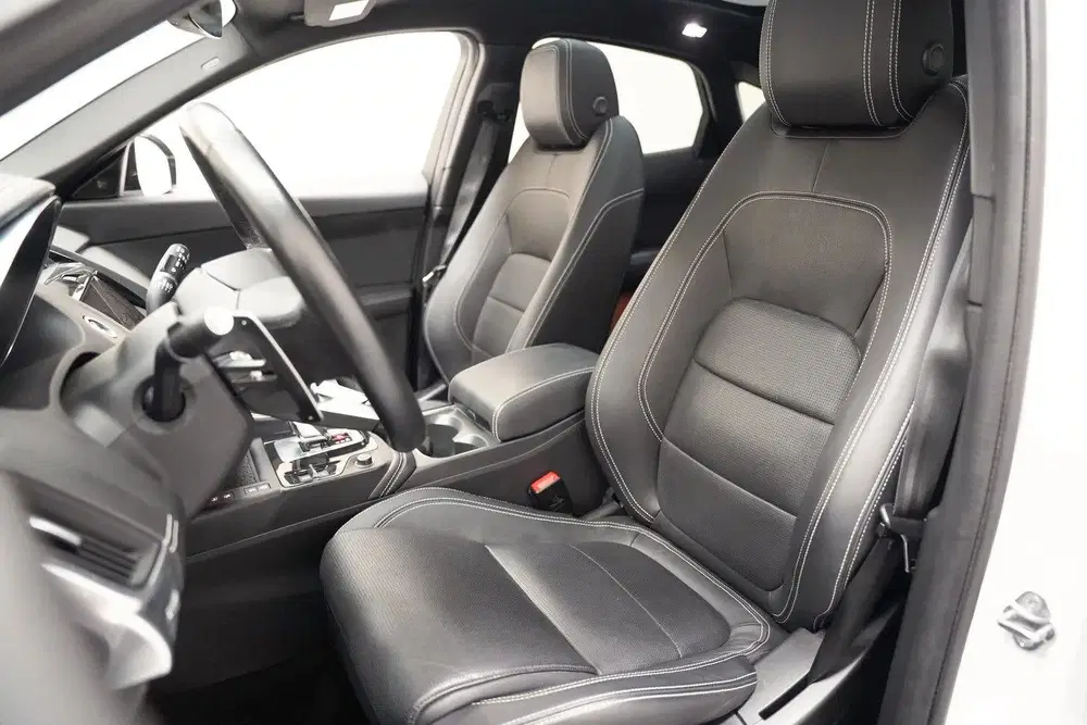 Jaguar E-Pace 1.5 P300e AWD R-Dynamic SE Blackpack [ SoH uit 2023, foto 15