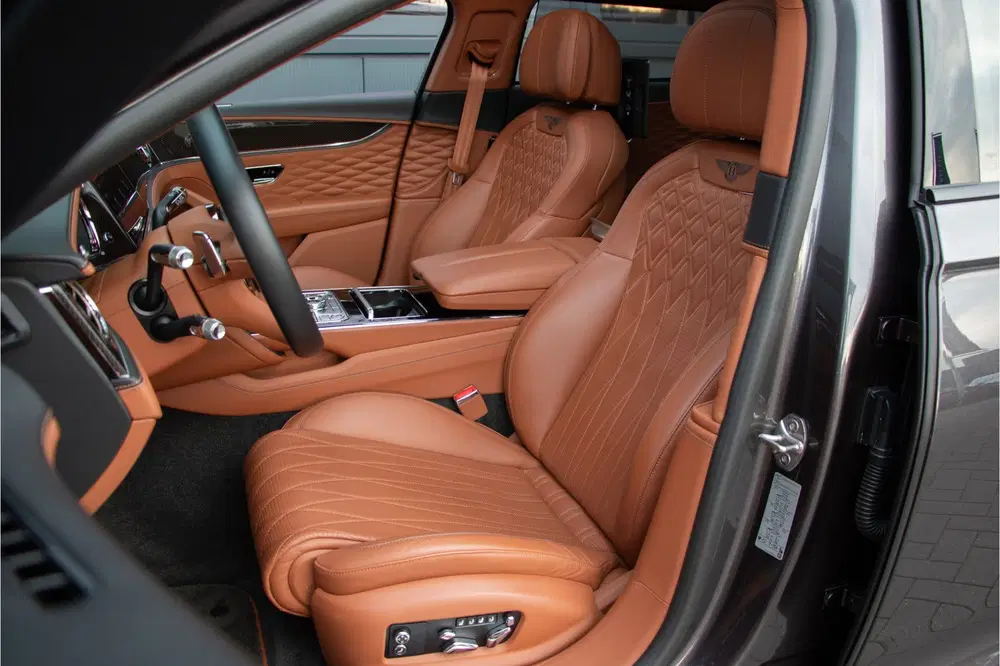 Bentley Flying Spur 6.0 W12 635PK uit 2022, foto 5