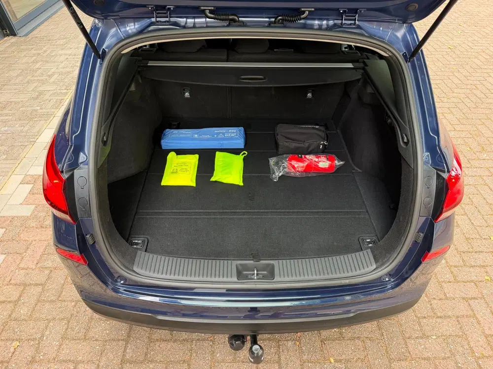 Hyundai i30 1.5 T-GDi MHEV Premium uit 2021, foto 13