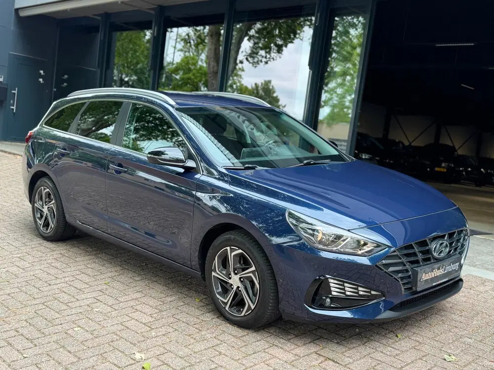 Hyundai i30 1.5 T-GDi MHEV Premium uit 2021, foto 2