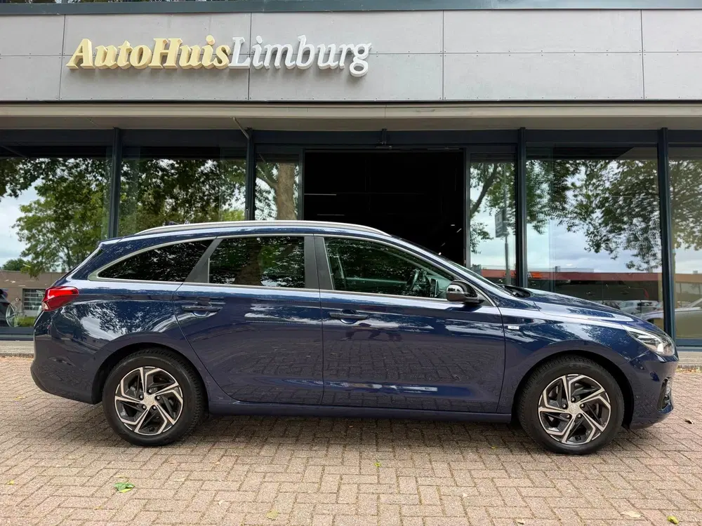 Hyundai i30 1.5 T-GDi MHEV Premium uit 2021, foto 3