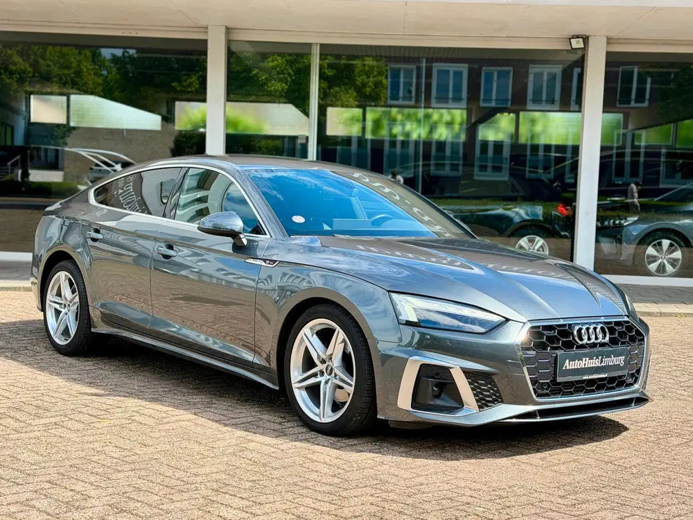 Audi A5 35 TFSI S edition uit 2022, foto 2