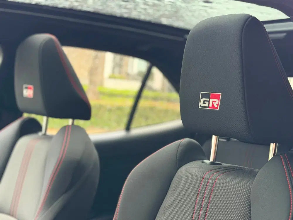 Toyota Yaris Cross 1.5 Hybrid GR Sport uit 2022, foto 11