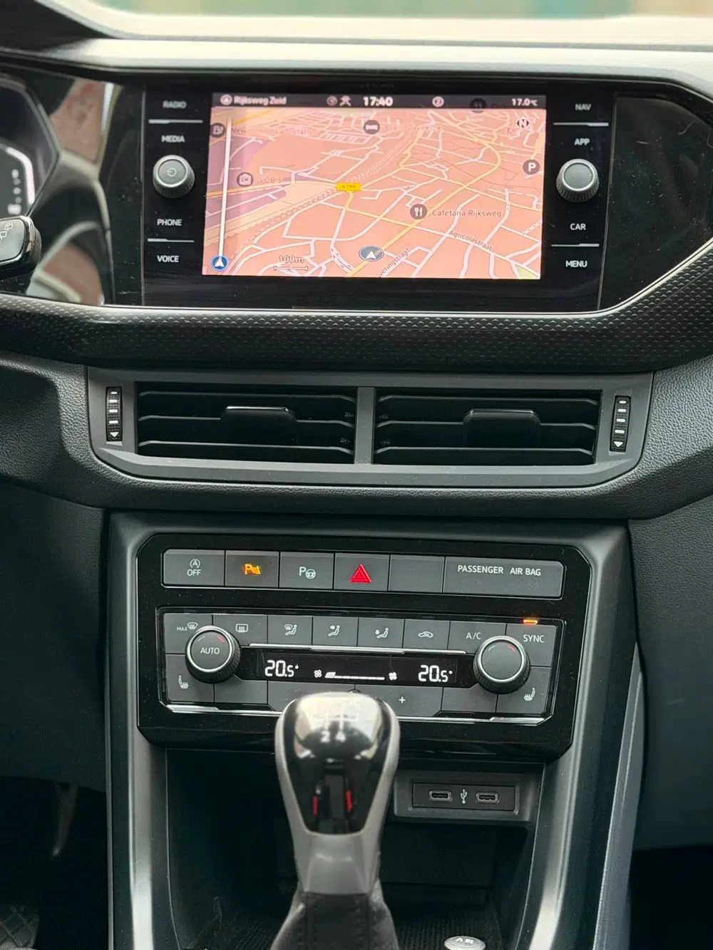 Volkswagen T-Cross 1.0 TSI Life Business uit 2020, foto 13