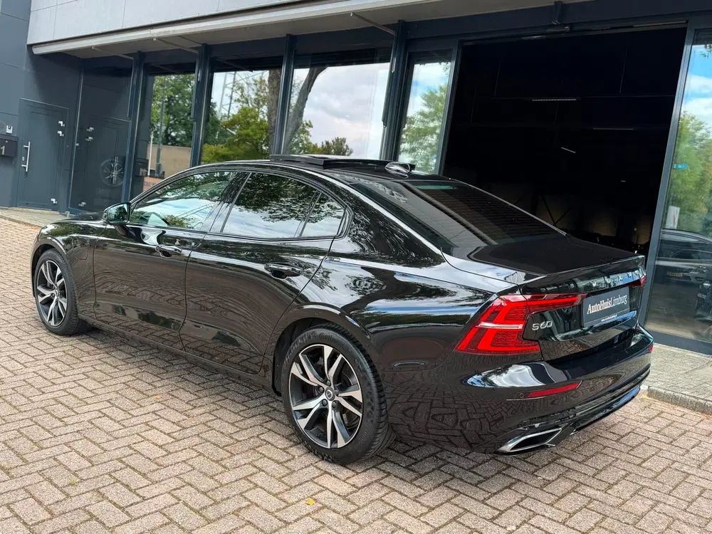 Volvo S60 2.0 T8 AWD Twin Engine R-Design uit 2020, foto 5