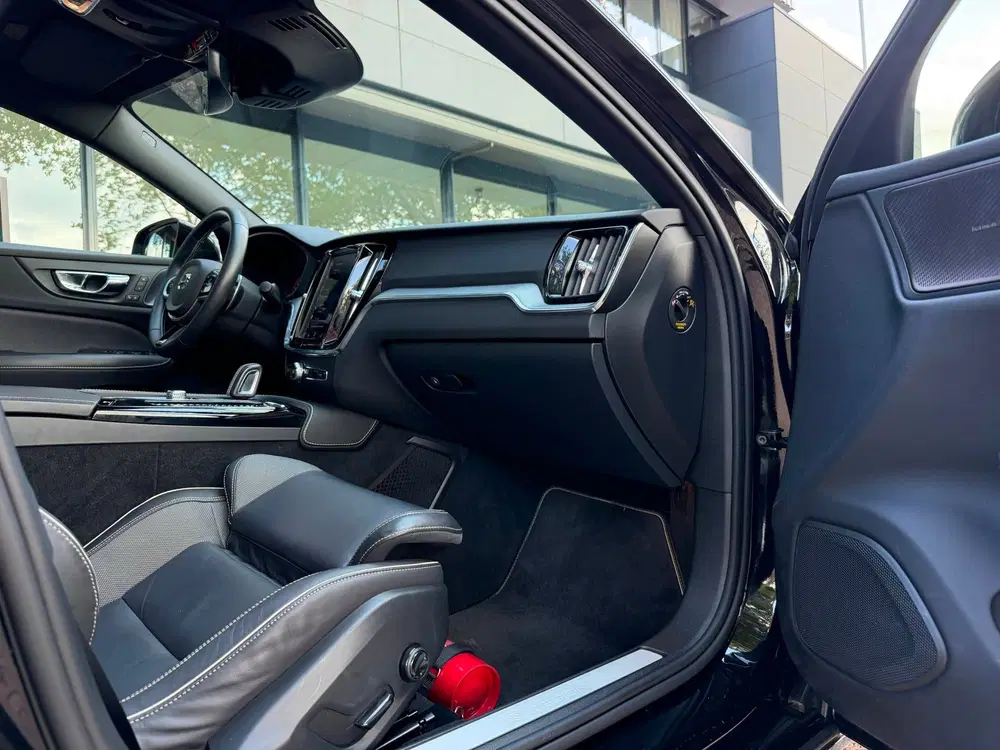 Volvo S60 2.0 T8 AWD Twin Engine R-Design uit 2020, foto 7
