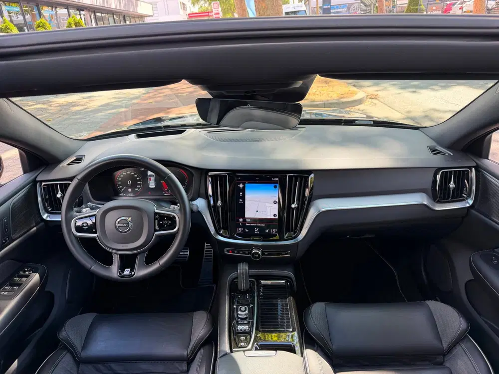 Volvo S60 2.0 T8 AWD Twin Engine R-Design uit 2020, foto 8