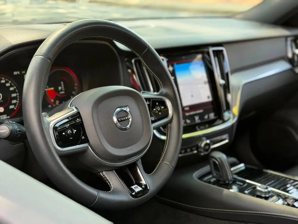 Volvo S60 2.0 T8 AWD Twin Engine R-Design uit 2020, foto 9