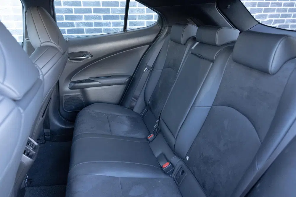 Lexus UX 250h F Sport First Edition uit 2019, foto 11