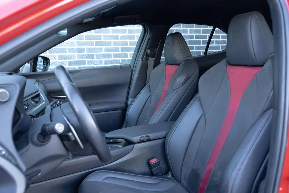 Lexus UX 250h F Sport First Edition uit 2019, foto 4
