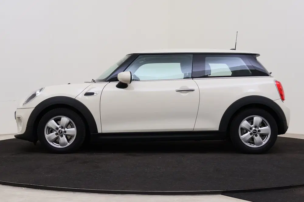 Mini Hatchback One First uit 2021, foto 14