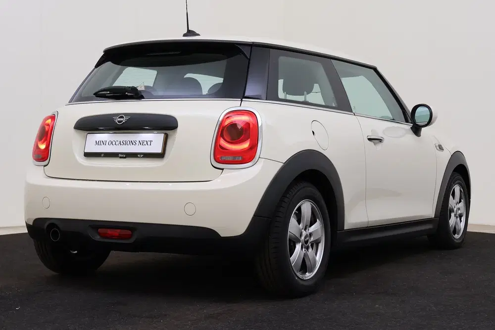 Mini Hatchback One First uit 2021, foto 2