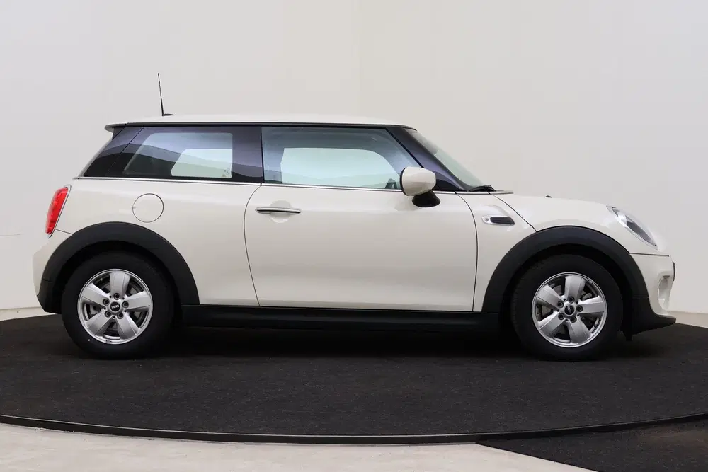 Mini Hatchback One First uit 2021, foto 7